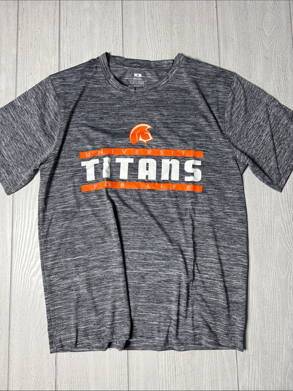 University of Tennessee Titans football activewear t-shirt, medium